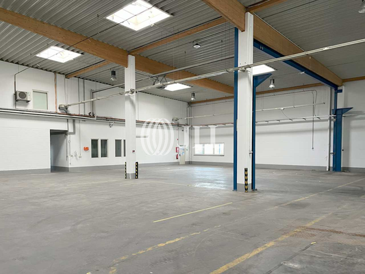 Innenansicht Halle - JLL