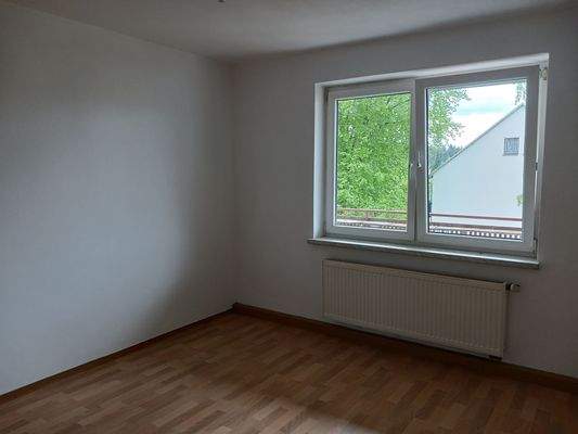 Leeres Zimmer mit Fenster