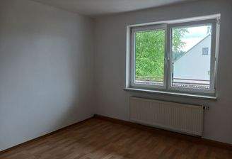 Leeres Zimmer mit Fenster