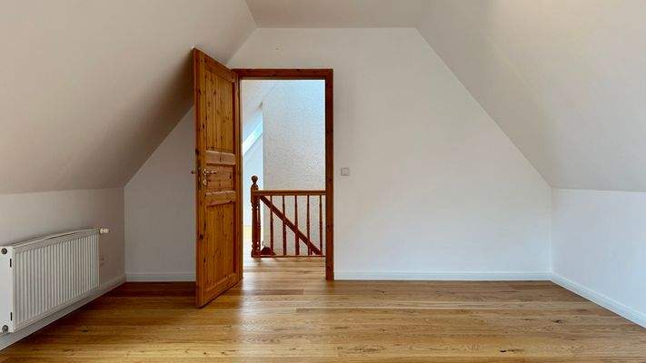Zimmer im Dach, Blick zum Flur
