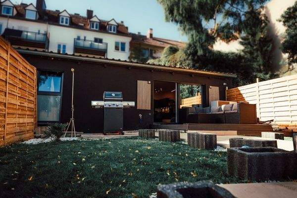 Blcik aufs Haus vom eigenen Garten