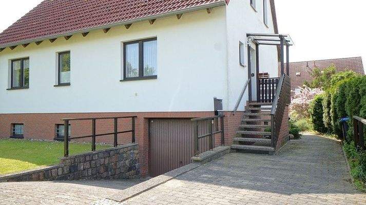 Zufahrt Garage und Hauseingang