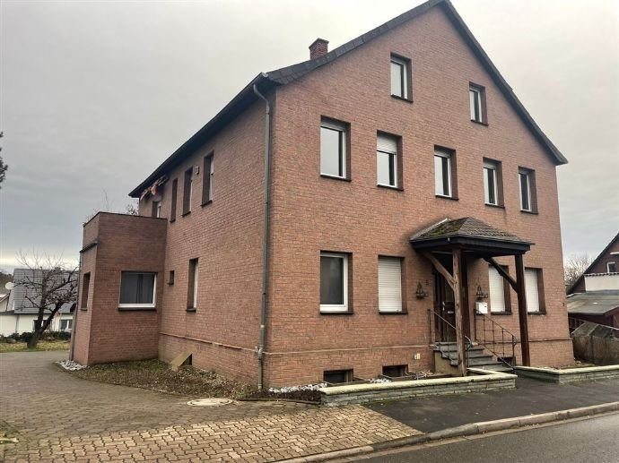 Mehrfamilienhaus mit Baugrundstück in Bad