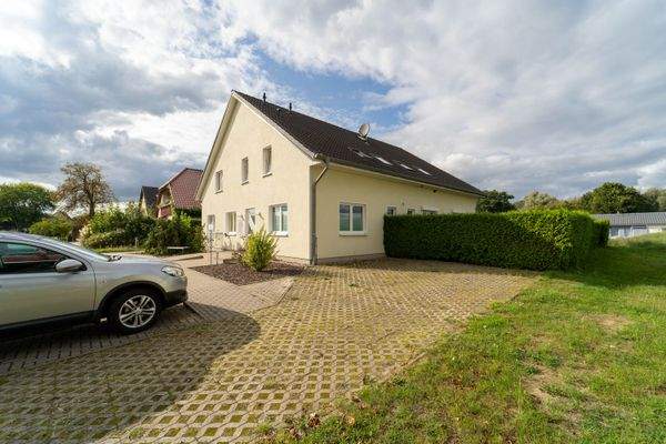 Parkflächen vor dem Haus