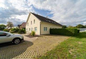 Parkflächen vor dem Haus