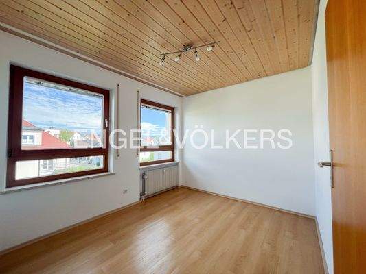 Helles, vielseitig nutzbares Zimmer