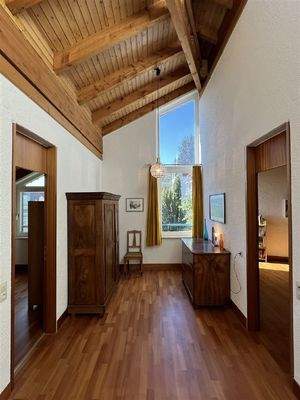 Oberer Flurbereich bis zum Spitz offen