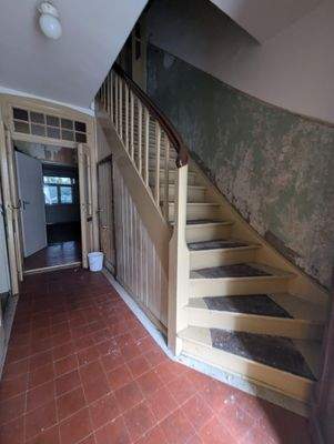 Hausflur mit Treppe in das OG