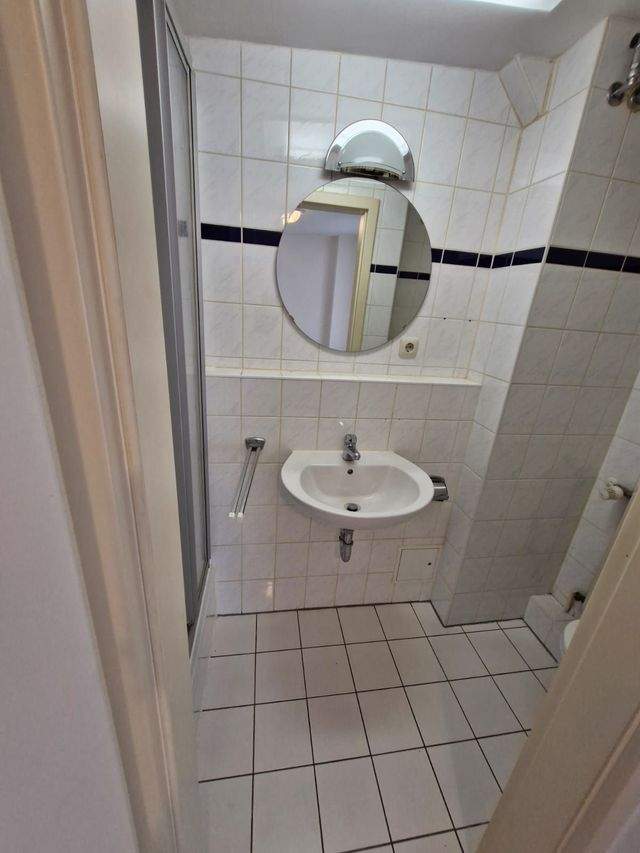 Wohnen im Altbau: Dachgeschoss-Charme in Gera, 2-Raumwohnung - Photo 2