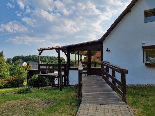 Zu/Eingang von der Straßenseite