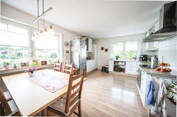 W2, 4 Zimmer, Küche