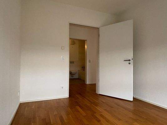 Leeres Zimmer mit Holzboden