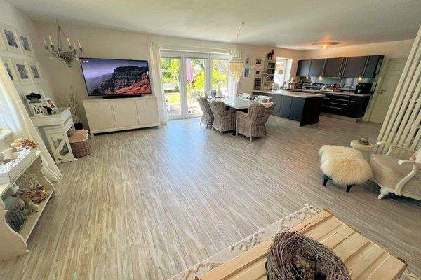 Großes Wohn- und Esszimmer