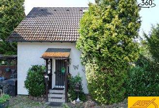 Einfamilienhaus mit Stellplatz