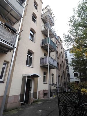 Westansicht mit Balkon