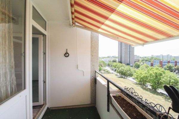 Balkon mit Markise
