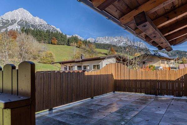 Blick von der Terrasse auf den Wilden Kaiser