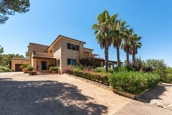 Finca mit Weitblick und Pool in Porreres