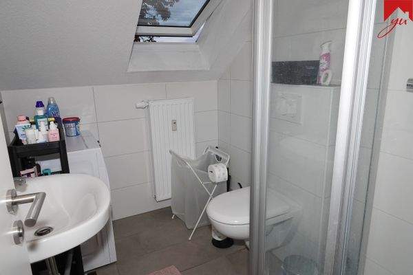 Badezimmer mit Dusche