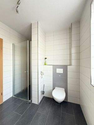 Gäste-WC mit Dusche