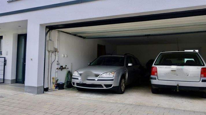 Hauseingang EG mit Doppelgarage