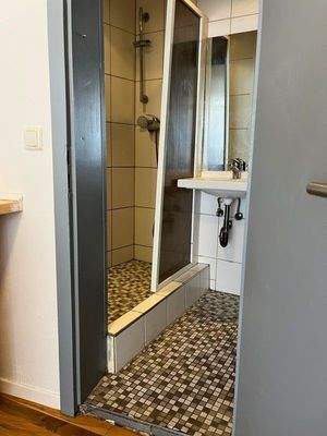 Krumme Gasse, EG-Whg Blick in das Bad