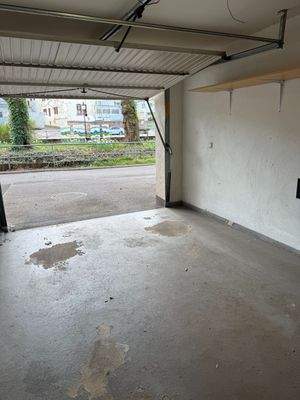 dazugehörende Garage