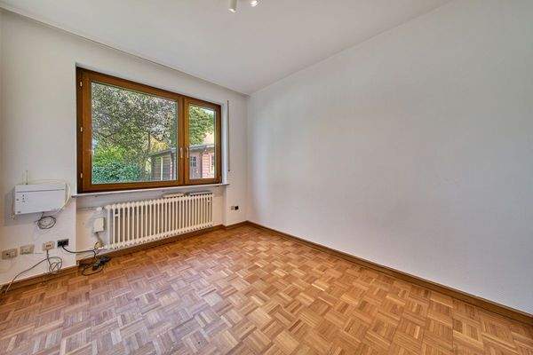 Ground Floor: Bedroom 2/ Office