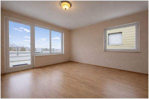 Schlafzimmer mit Zugang auf den Balkon 