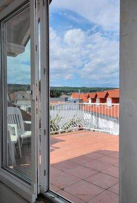 Austritt mit bodentiefen Fenstern