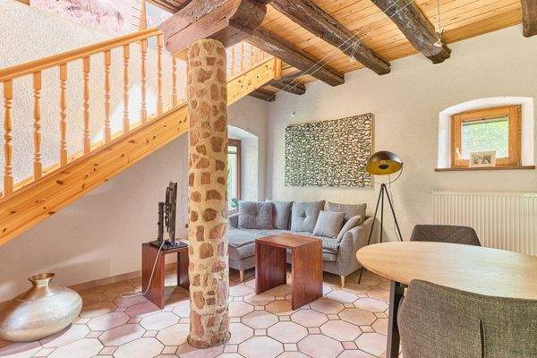 13 Wohnzimmer Nebengebäude.jpg