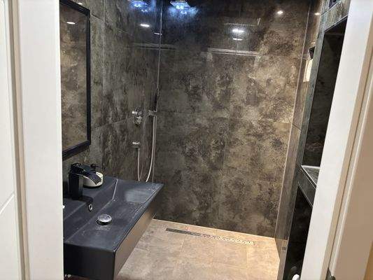 Keller - Bad im Gästezimmer 