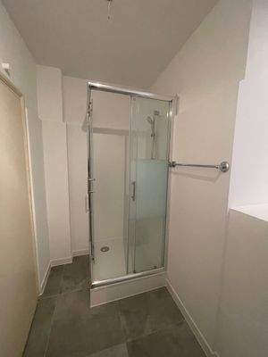 Neue Dusche im Waschkeller!