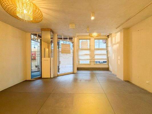 3 Fensterfront Fußgängerzone