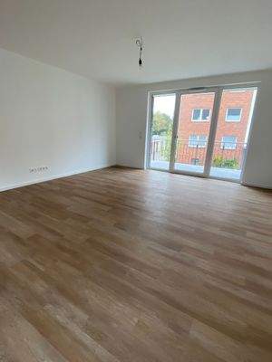 Helles Wohnzimmer mit Balkon