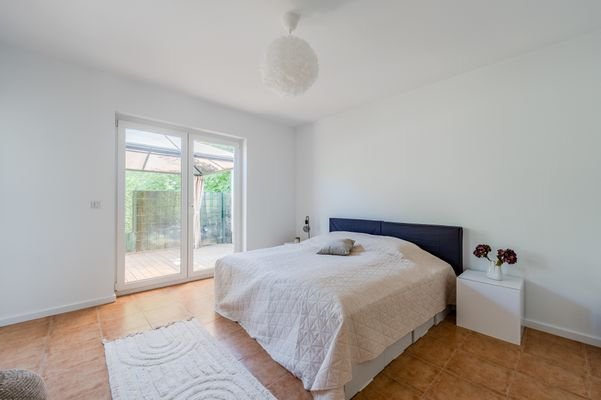Bedroom with dressing room en suite 