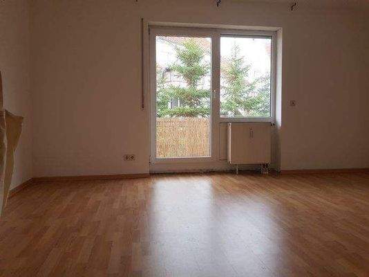 Wohnen/Schlafen. Rolläden. Ostbalkon.