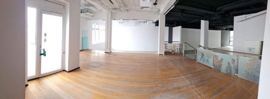 [B] EG rechts, Podest ca 50 m²