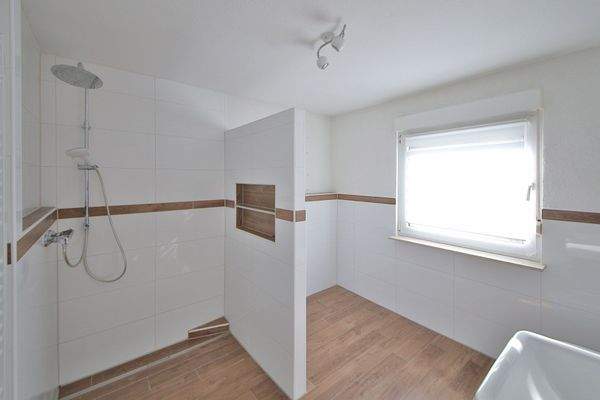 Begehbares Badezimmer