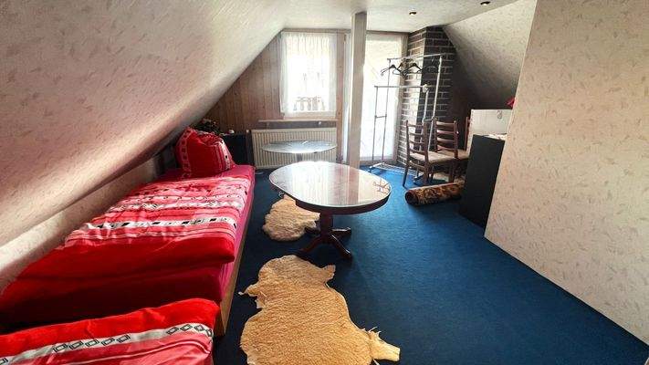 Wohn/Schlafzimmer im DG