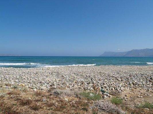 Kreta, Kissamos: Großes Grundstück direkt am Meer zu verkaufen