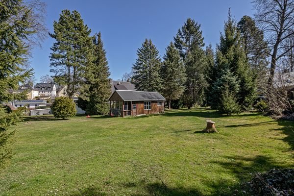 Blick zum Gartenhaus