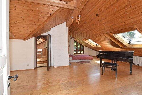 ausgebautes DG mit gr. Studio