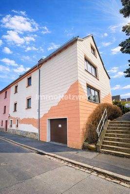 Front seitlich 2 mit Garage