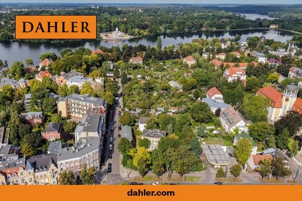 Luftbild der Liegenschaft mit Blick auf das Marmor