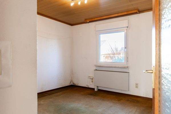 Handwerker-Projekt zur Renovierung (OKAL-Fertighaus mit PV-Anlage)