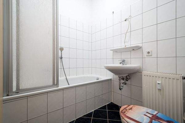 Wannenbad mit WM-Stellplatz