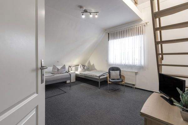 1.Schlafzimmer Aufgang zum DG