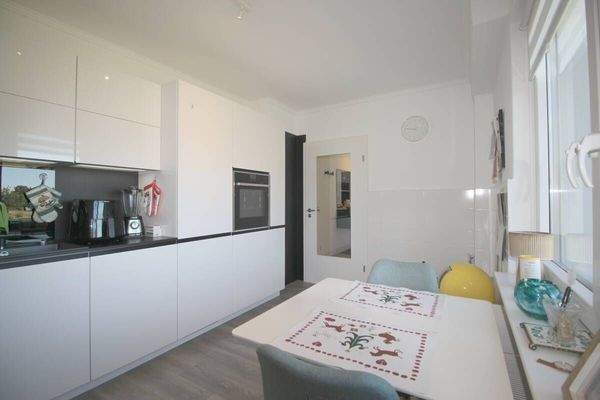 EBK aus Perspektive zum Flur