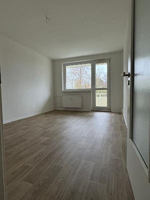 Wohnzimmer mit Balkon